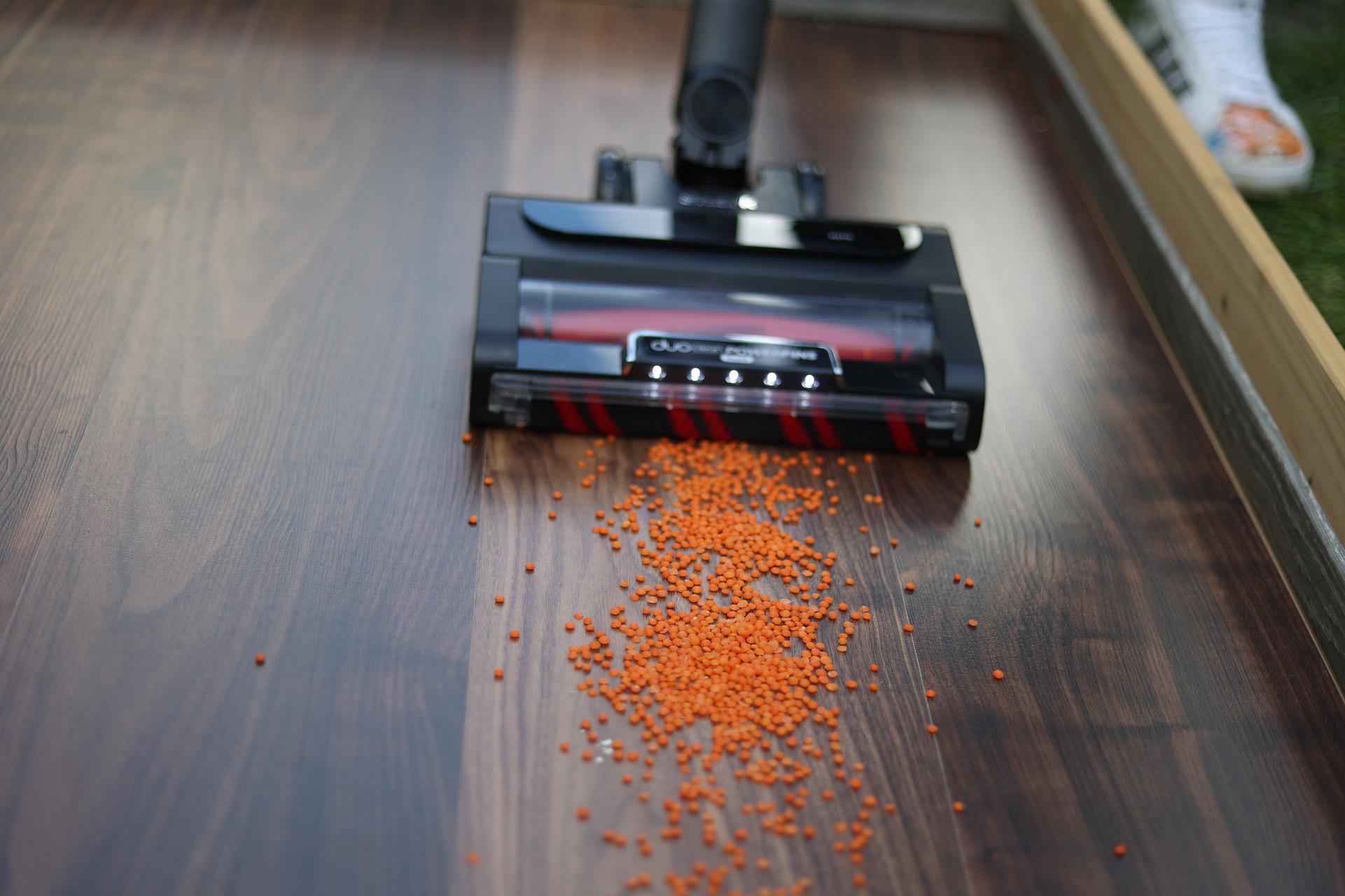 Reinigung von Hartboden mit dem Shark Stratos